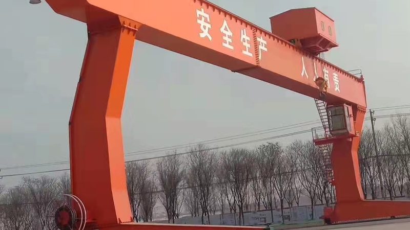 在采购门式起重机时，报价单是必不可少的参考资料。报价单通常包括以下几部分：